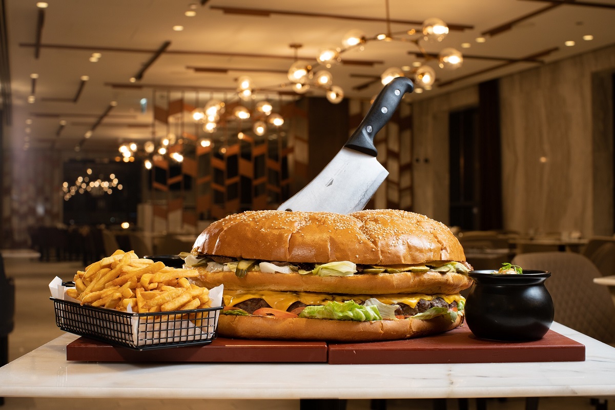 Is This The Biggest Burger In Dubai? A 10kg Burger With 1kg Fries
