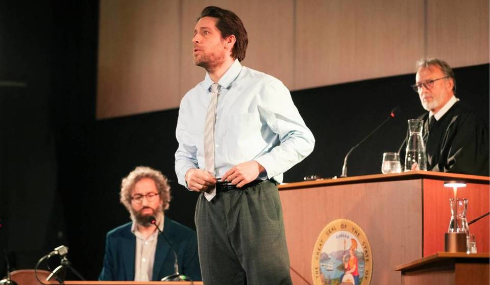 Schuldig oder nicht schuldig? Sie entscheiden bei diesem beeindruckenden Live-Theatererlebnis in Dubai, das Sie in die Rolle des Geschworenen schlüpfen lässt