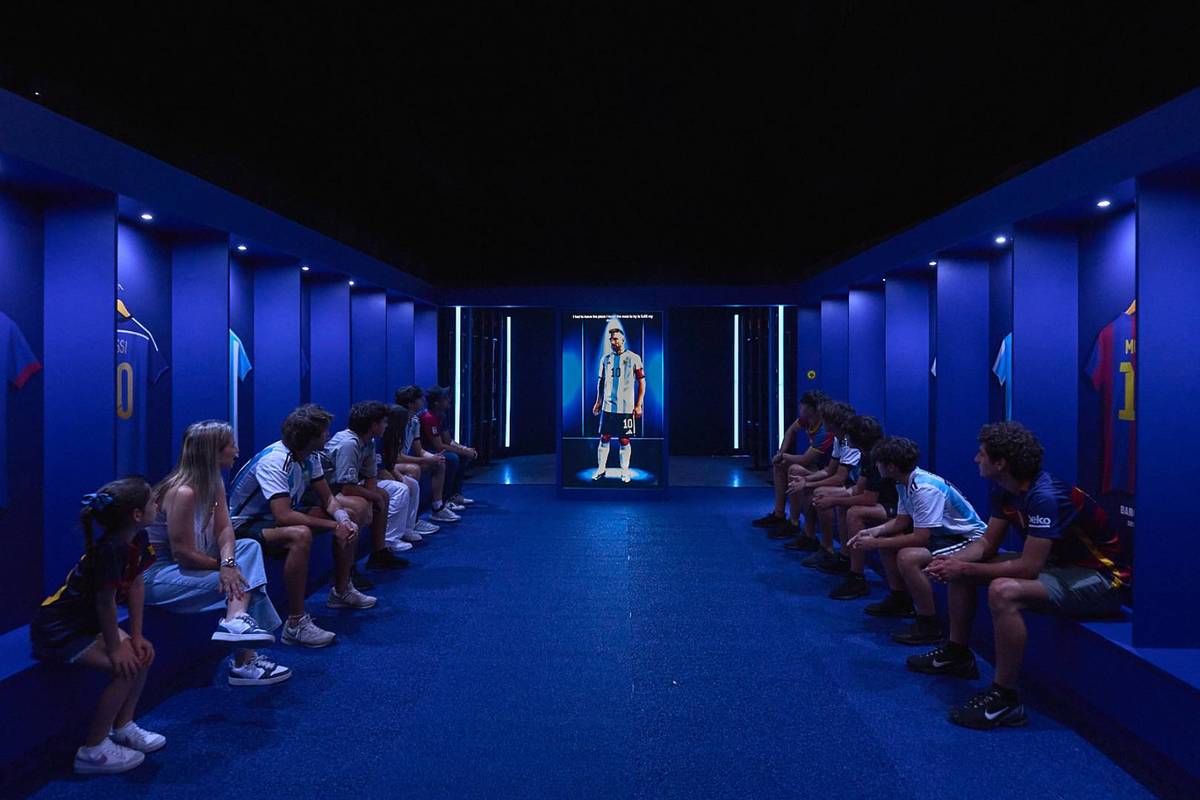 Guests at The Messi Experience interacting with an AI version of Leonel Messi
