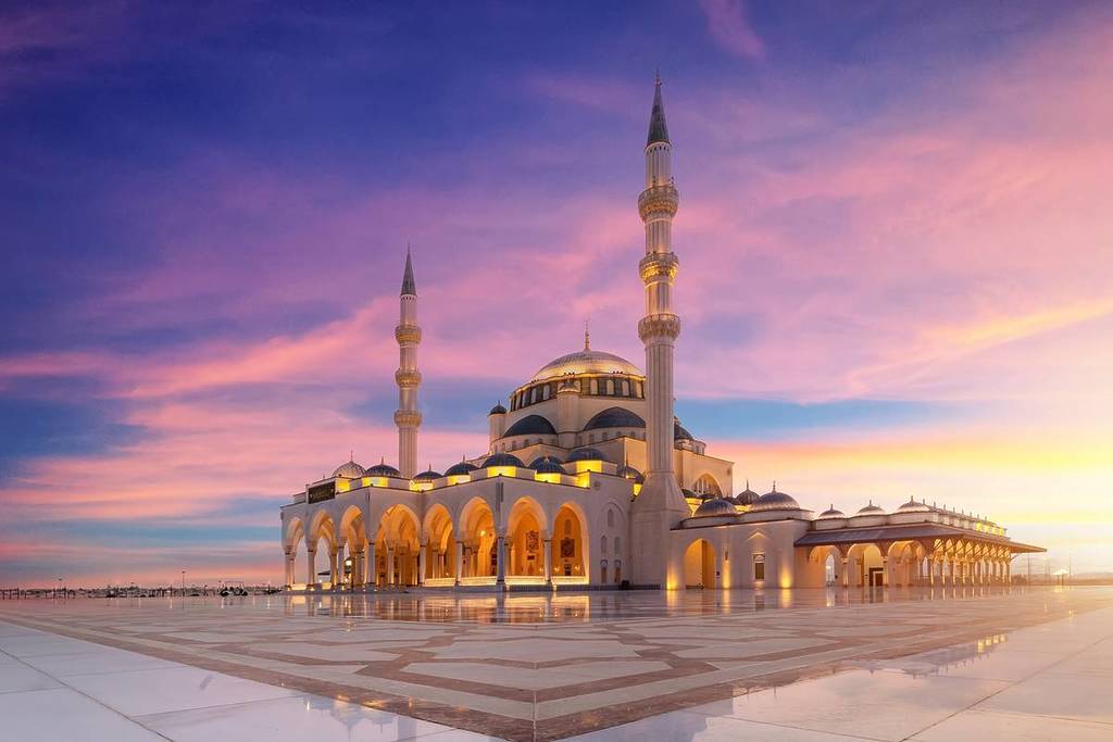 Photo de la grande mosquée de Sharjah, l'un des lieux de prière du Nouvel An islamique