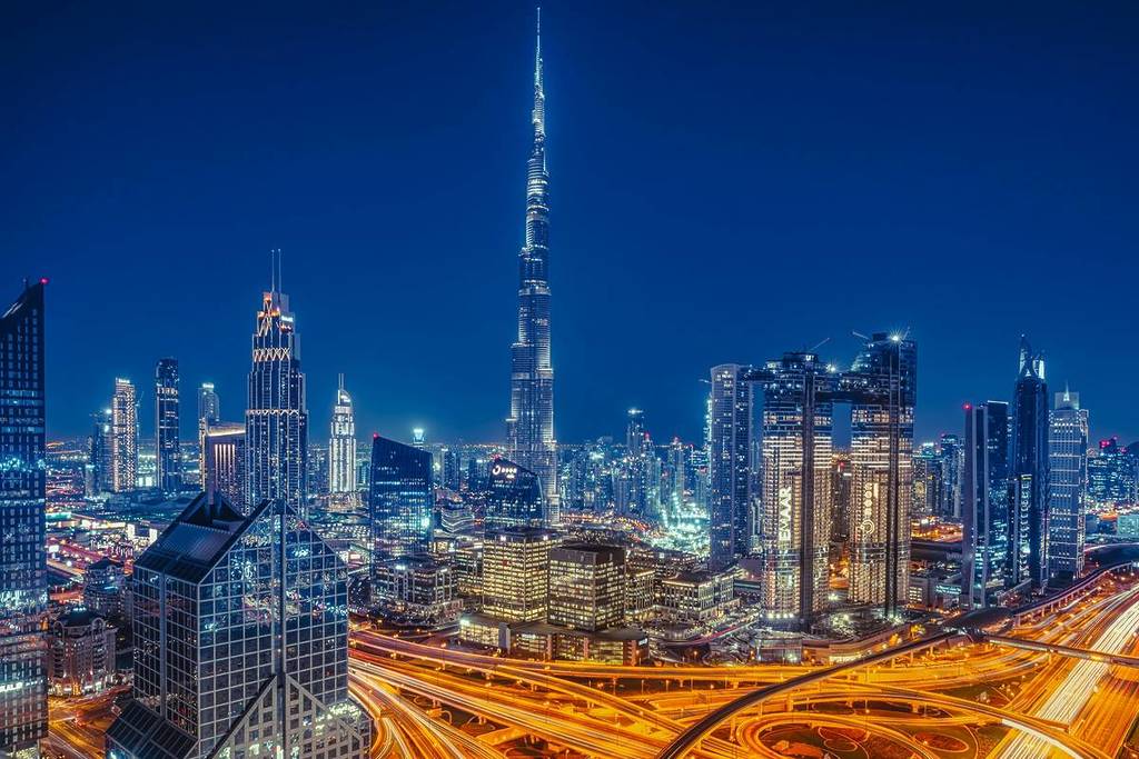 L'horizon lumineux de Dubaï la nuit,
