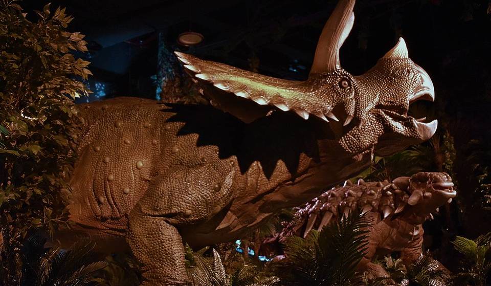 Camine entre gigantes prehistóricos: Dinosaurios: La Odisea Inmersiva, una emocionante experiencia prehistórica, llega a Festival City Mall