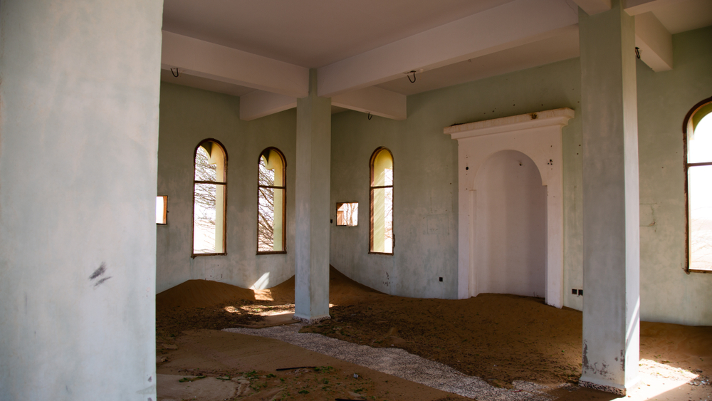 Eine verlassene Moschee im Geisterdorf Al Madam, VAE