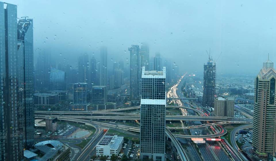 Lluvia, nubes y temperaturas más frescas azotan los EAU esta semana: esto es lo que puedes esperar.