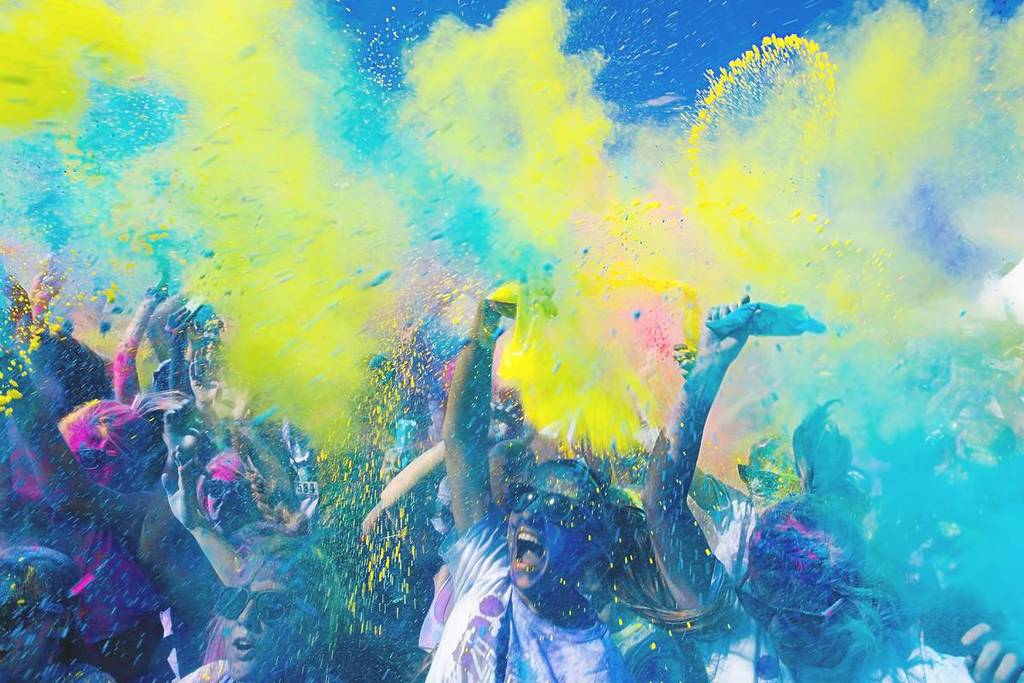 Holi Hai – Color Mela im Amphitheater des Zabeel Parks in Dubai