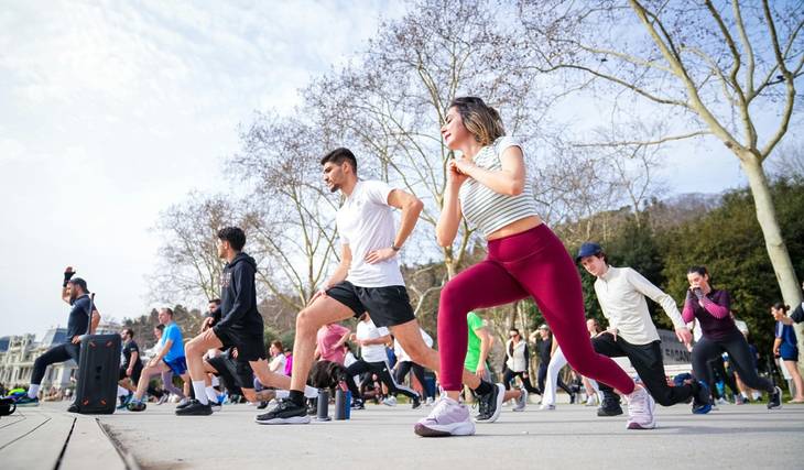 Deze bootcamp verandert je gebruikelijke workout in een energieboost met HIIT, krachtoefeningen en ijsbaden – en de toegang is GRATIS