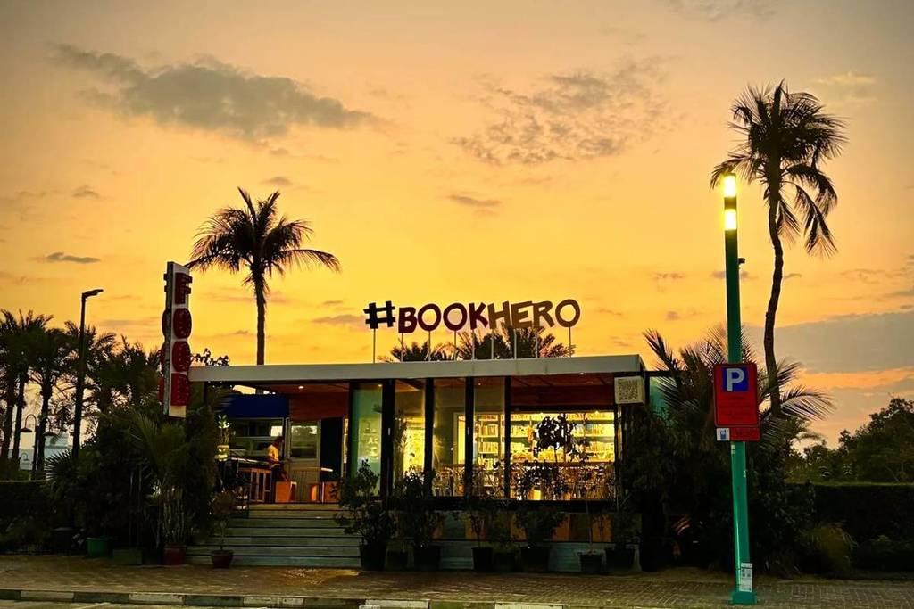 book hero cafe