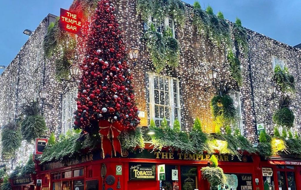 Dublin s Famous Temple Bar Pub Has Turned On Its Christmas Lights