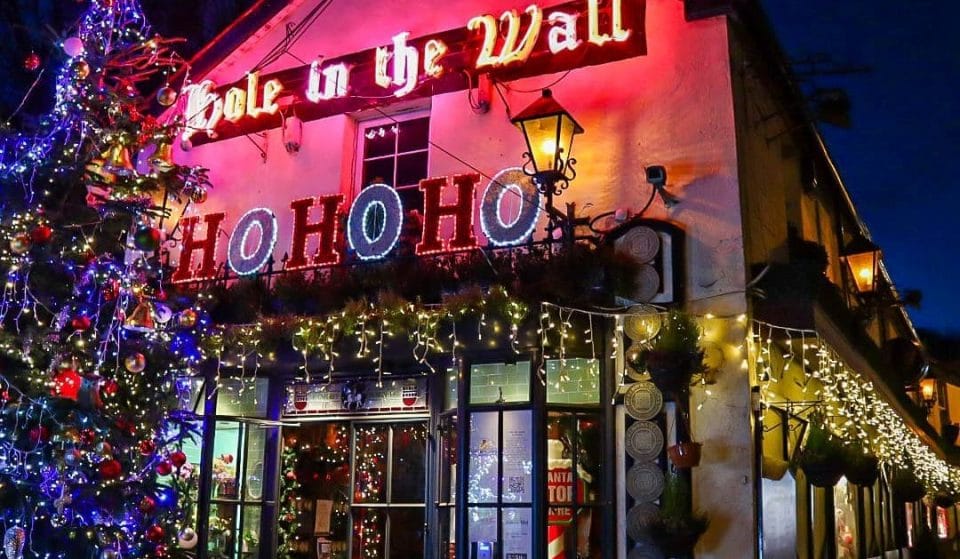 This Dublin Pub Is Leaving Its Christmas Decorations Up Until Lockdown Is Over