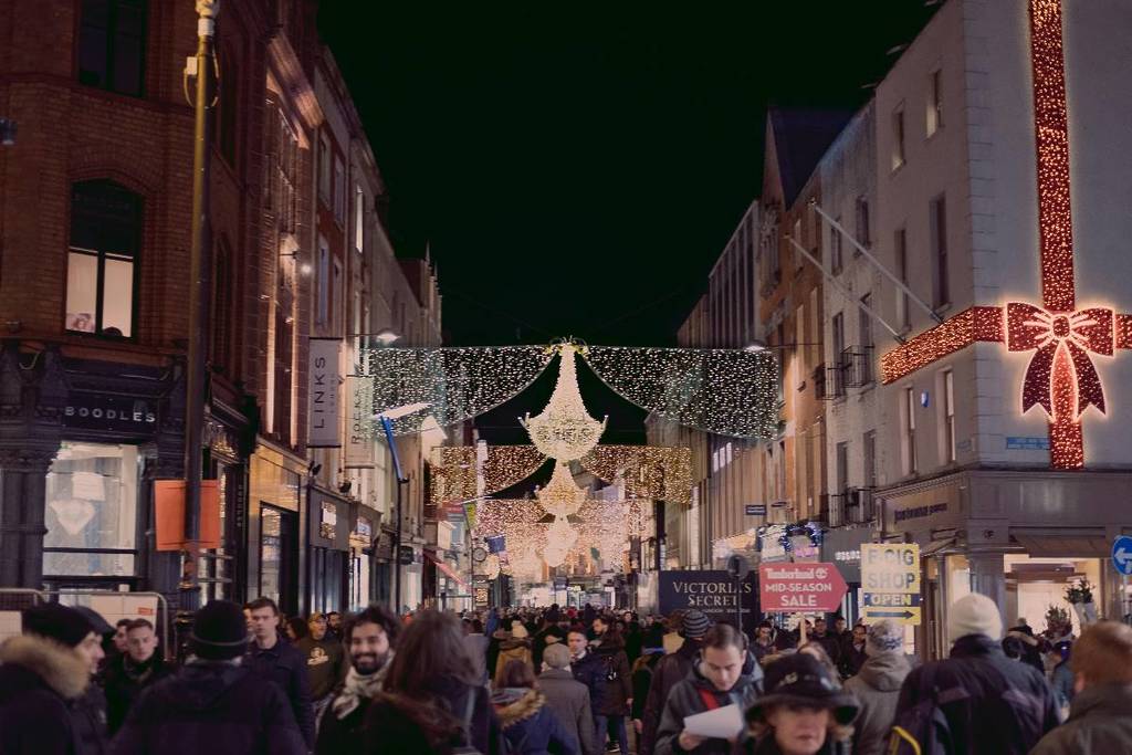 People on Grafton Street Christmas shopping in Dublin