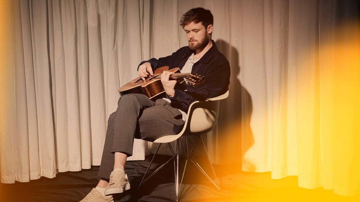 james TW plays guitar as promo for candlelight concert
