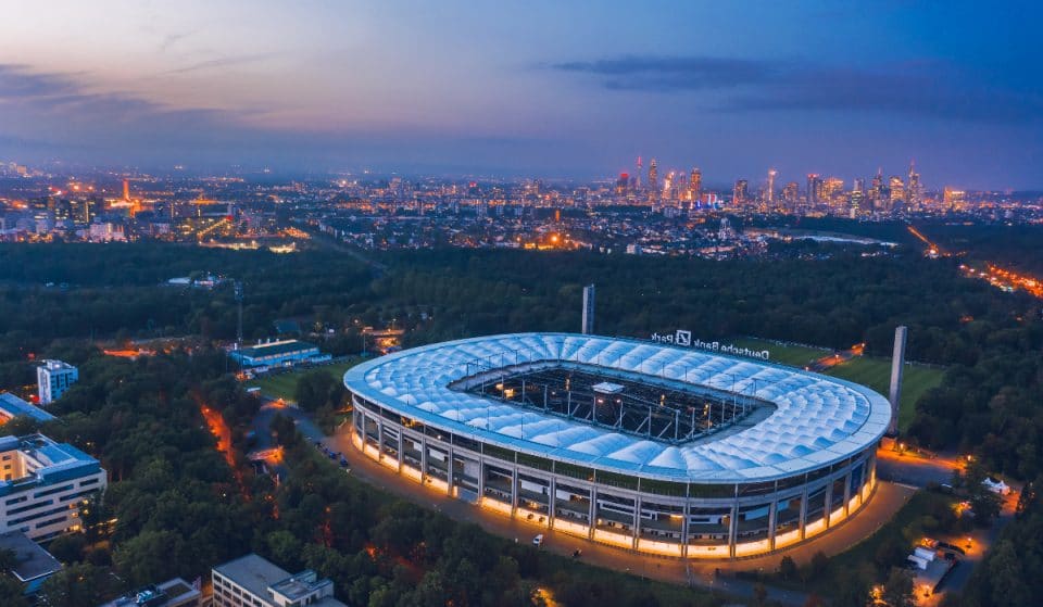 Eintracht Frankfurt wird am Wochenende 1000 Menschen im Waldstadion impfen