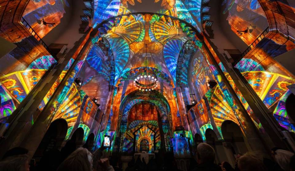 Eine immersive Reise entlang der Moldau: Entdeckt die Schönheit der Natur in einer neuen Lichtshow in der Dreikönigskirche
