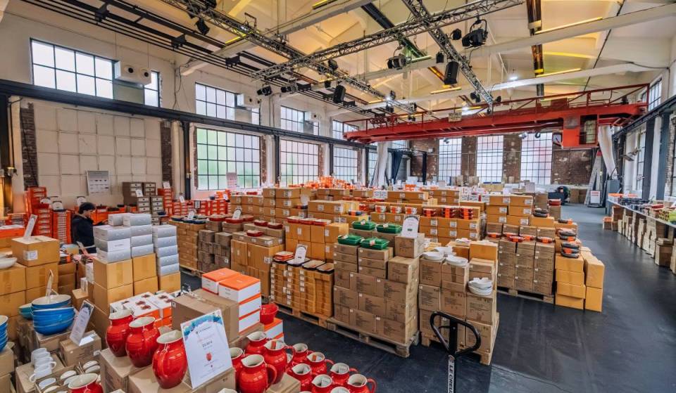 Le Creuset veranstaltet diesen September in Frankfurt einen Verkauf mit exklusiven Rabatten auf Raritäten – meldet euch für die Warteliste an, um Zugang zu Vorverkaufstickets für den “Le Creuset Factory to Table Sale” zu erhalten
