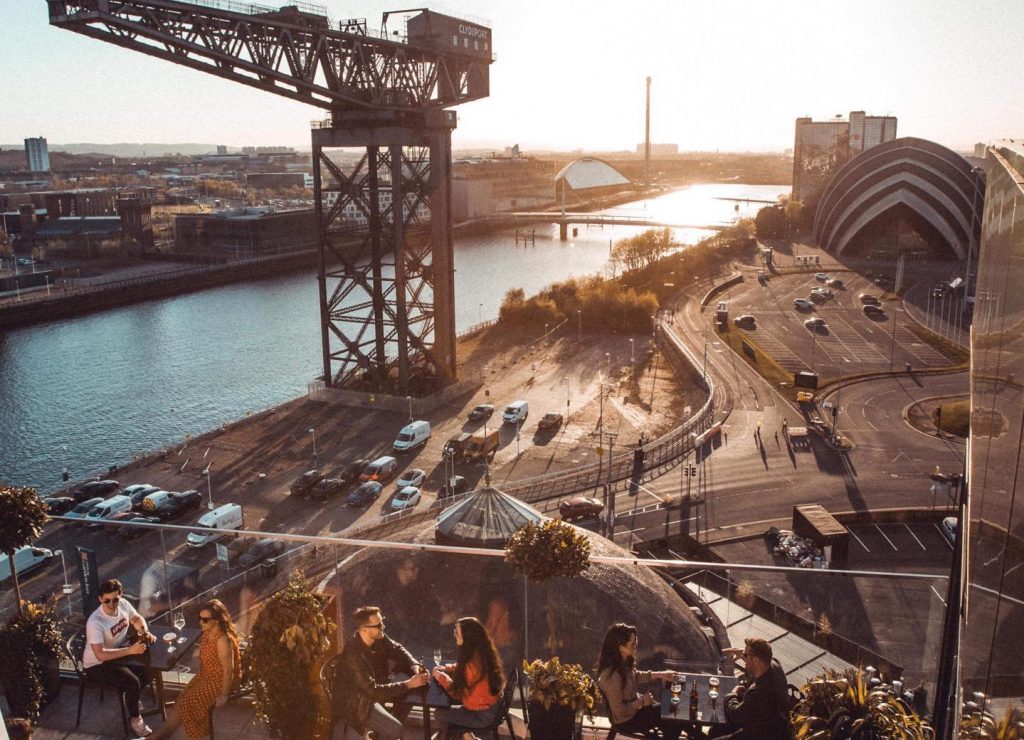 red-sky-bar-view-of-glasgow-the-clyde-people-dining-outside