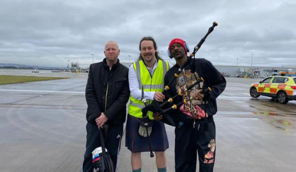 Snoop Dogg Dances While Being Greeted At Glasgow Airport In The Most Ironically Scottish Way