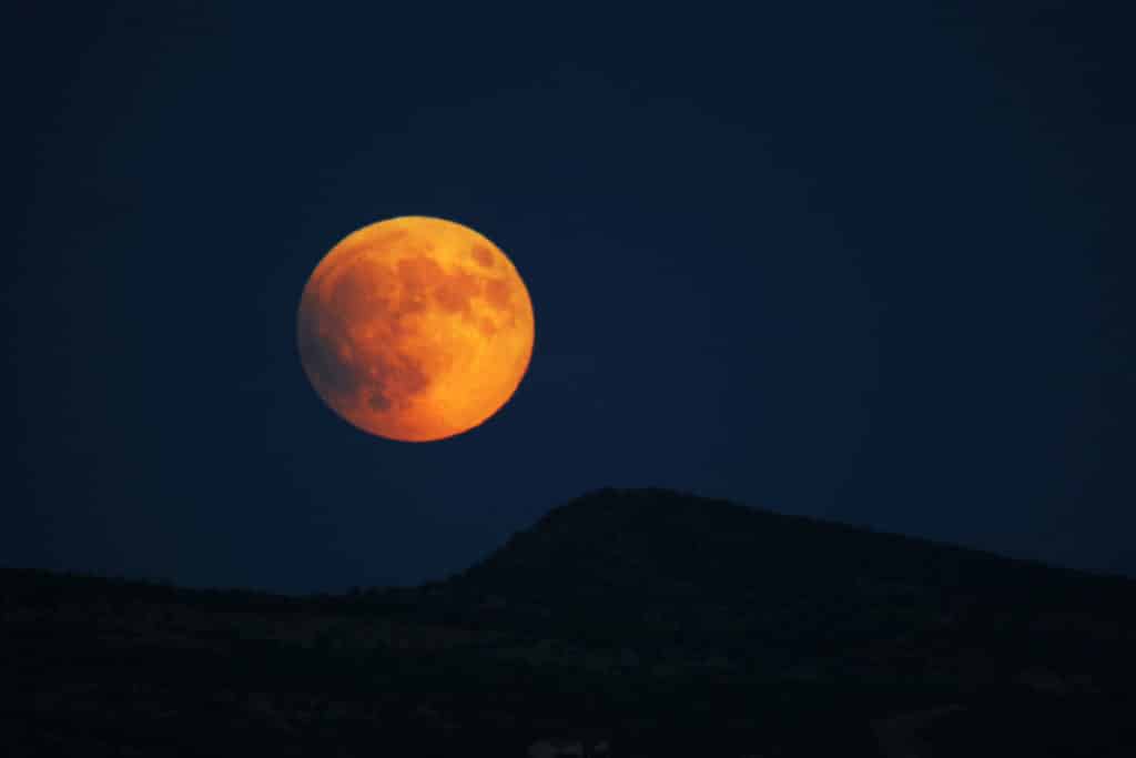 The First And Brightest Supermoon Of The Year Will Be Visible From Glasgow Tonight