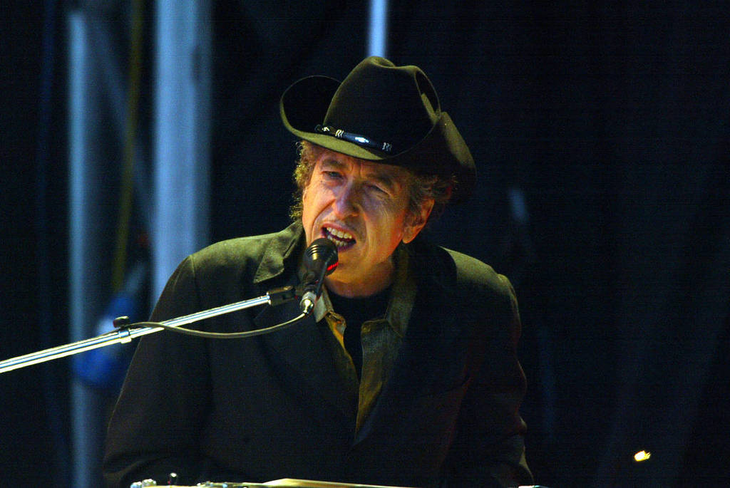 LONDON - JUNE 20:  Singer Bob Dylan performs on stage at The Fleadh 2004 at Finsbury Park June 20, 2004 in London, England. The Fleadh 2004 doubles as the London stop of the UK leg of his European tour.