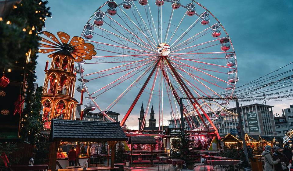 The First Glasgow Winter Wonderland 2025 Christmas Market Has Opened At St Enoch Square &#8211; Including The World&#8217;s First Solar Powered Observation Wheel