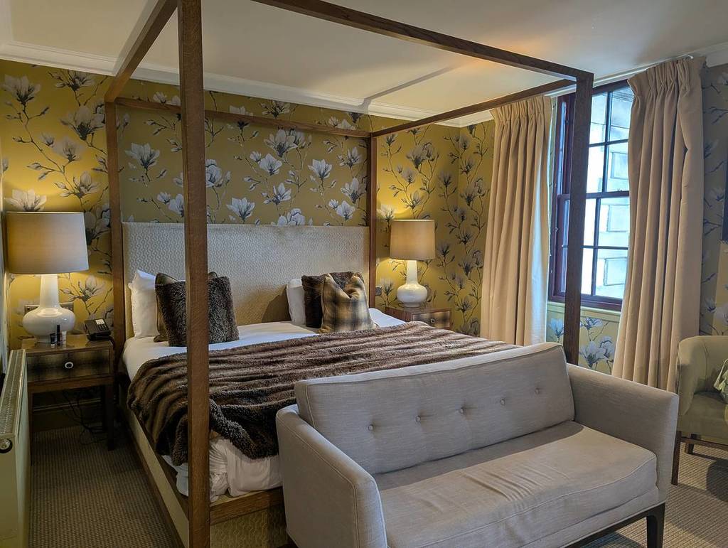 gleddoch four poster room