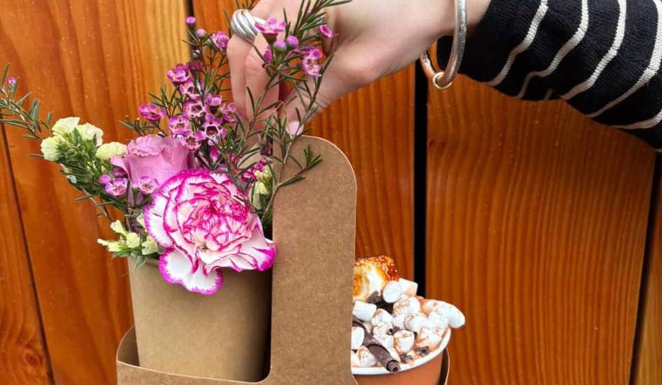 This Coffee Shop In Glasgow Is Serving The Most Romantic Hot Chocolates With A Mini Bouquet Of Flowers This Valentine’s Day – Available Only This Week