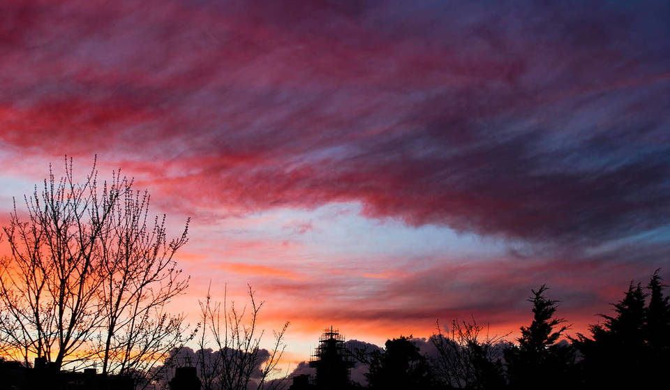 The skies in Glasgow are set to turn a dramatic shade of ‘blood red’ tonight as a huge plume of Saharan dust sweeps across the UK