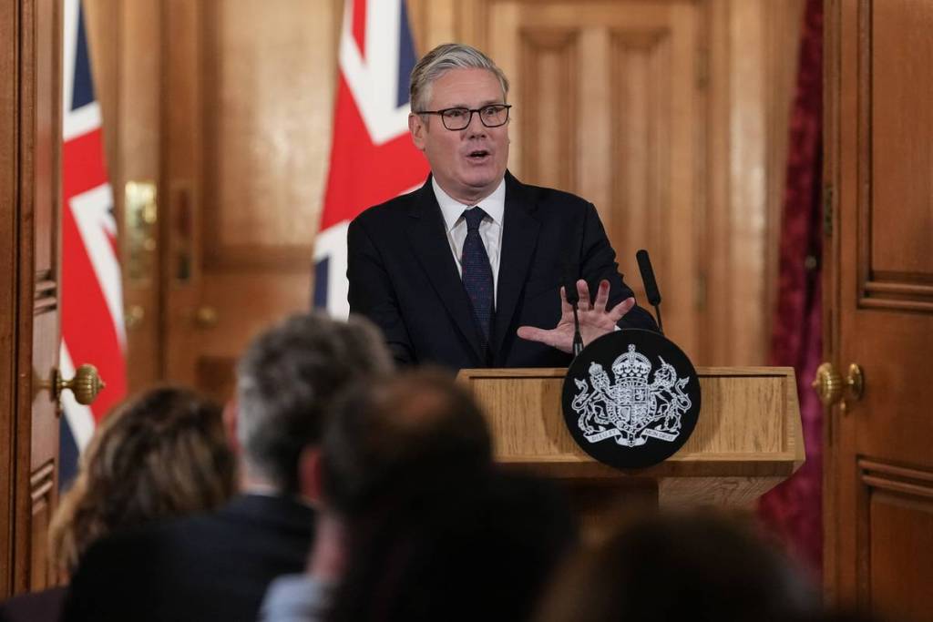 Keir Starmer to ban social media for under-16s in the UK – children could lose access to Tiktok, Instagram and Snapchat under plan