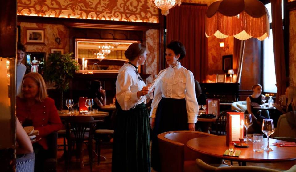 Glasgow’s oldest bar opens £500,000 multi-room makeover featuring living portraits, a piano-playing ghost, and a roving macaroni cheese trolley