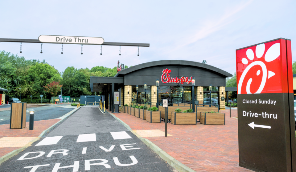 The UK’s first Chick-fil-A drive-thru is opening its doors just 25 minutes from Glasgow this October – and it’s the first in Scotland