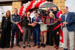Massive queues as the UK’s first Chick-fil-A drive-thru has officially opened its doors just 25 minutes from Glasgow