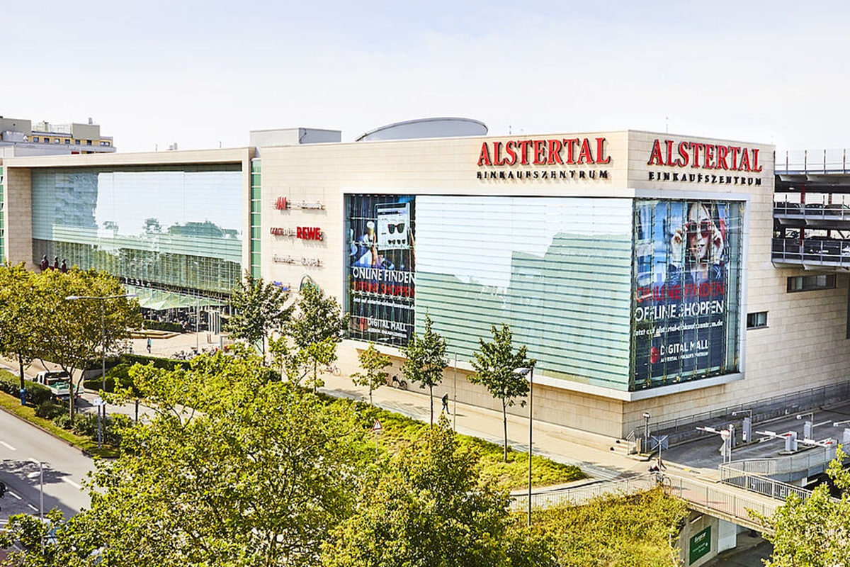 Sweeping view of Alstertal-Einkaufszentrum on the outside