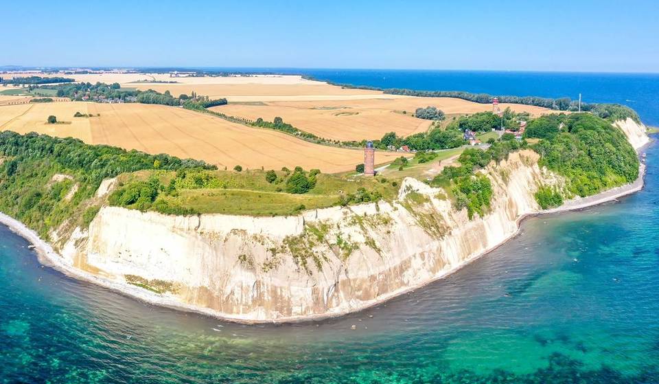 In nur 4 Stunden mit dem IC ab Hamburg erreichst du Deutschlands Paradies mit den längsten feinsandigen Stränden von 56 km – und Wasser, so blau wie in der Karibik
