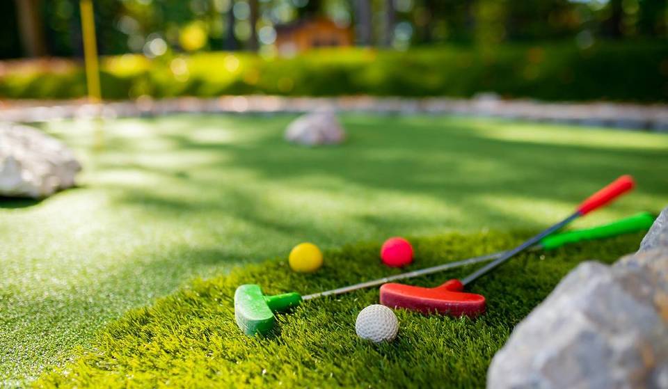 7 Minigolfplätze in Hamburg, die ihr unbedingt besuchen müsst