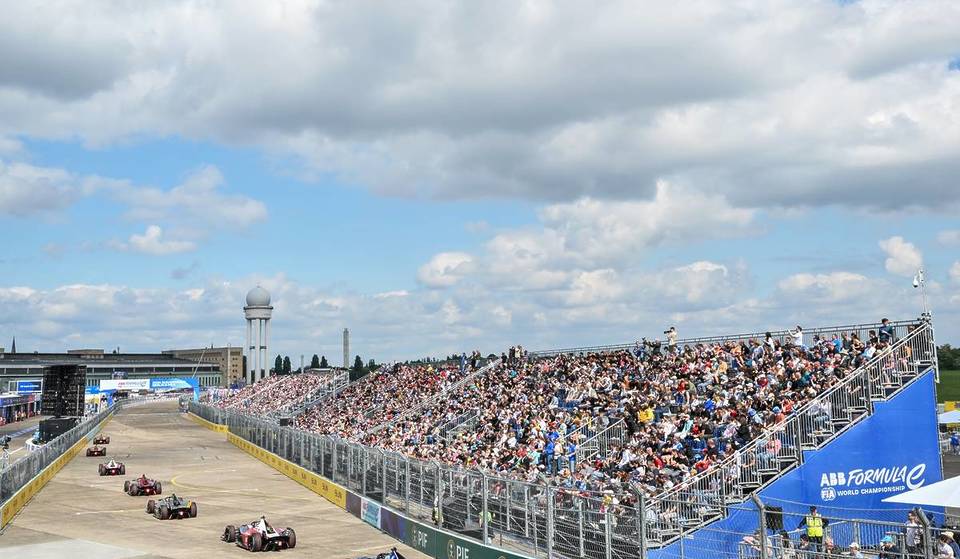 Nur 3 Stunden von Hamburg entfernt bringt die Formula E bald wieder erstklassigen Elektro-Motorsport auf die Strecke sowie weitere Event-Highlights, die über das Rennen hinausgehen