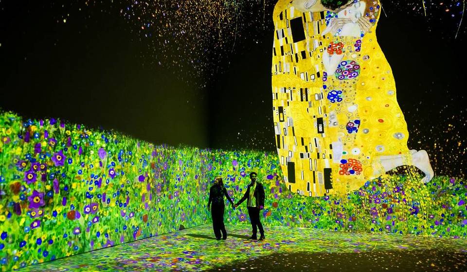 Bei dieser Klimt-Ausstellung in Hamburg durchschreitet ihr eine vergessene Welt und findet euch mitten im “Kuss“ wieder! 