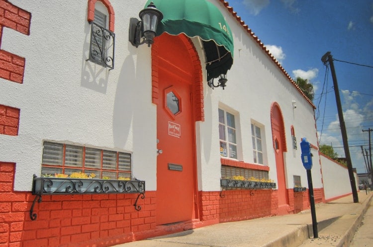 Behind These Unmarked Red Doors Is A Tex-Mex Cafe And Historic Rockin&#8217; Music Venue