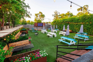 10 Beautiful Beer Gardens In Houston