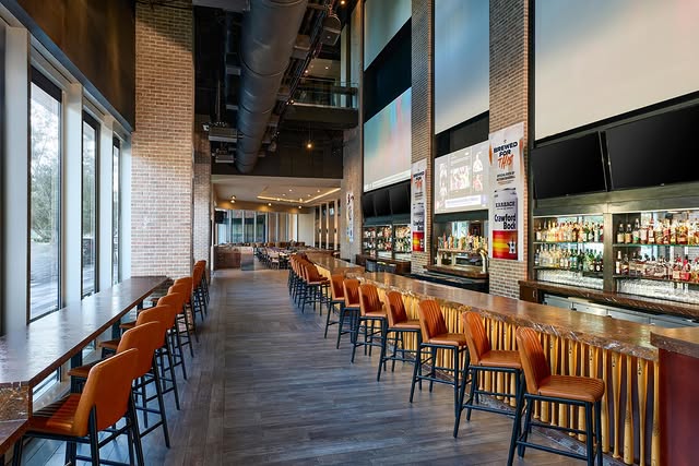 La imagen muestra la zona del bar en el Biggio's Sports Bar de Houston. 