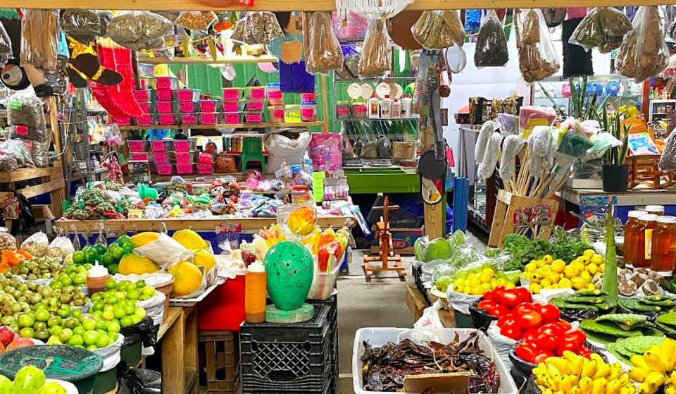 Enjoy Unreal Street Eats, Mexican Crafts, And More At This Authentic Farmers Market