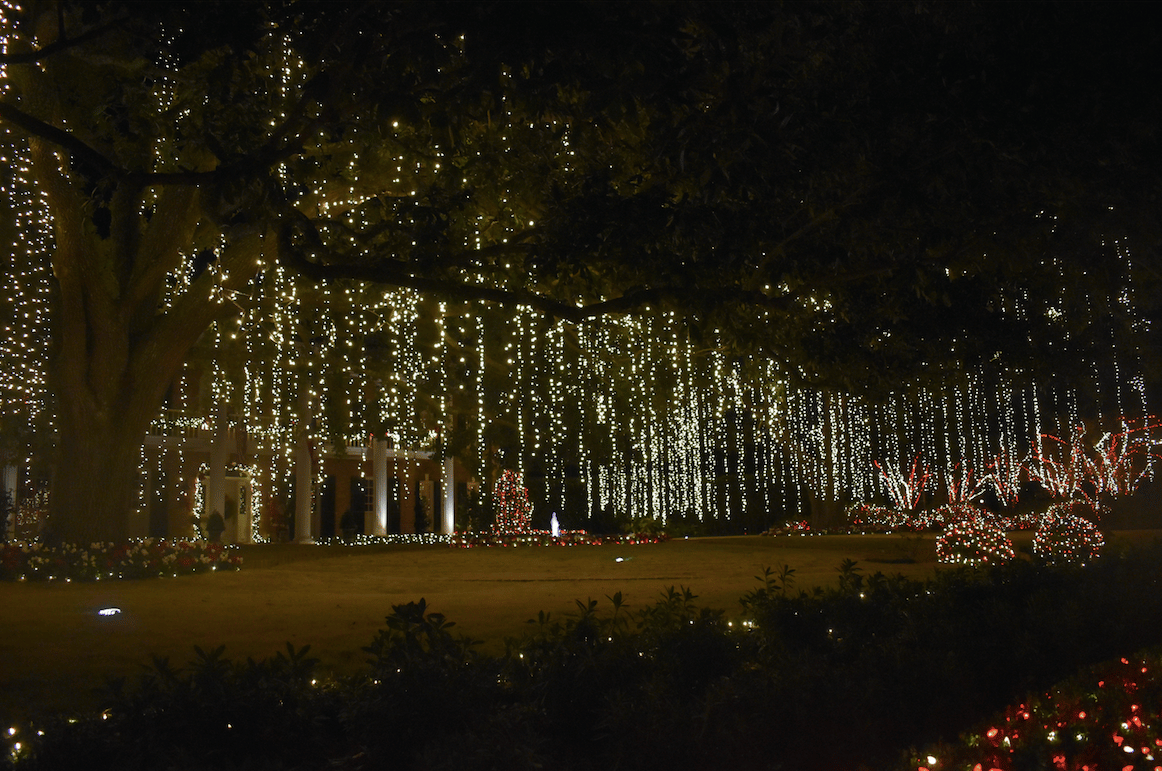 10 Neighborhoods To See Christmas Lights In Houston