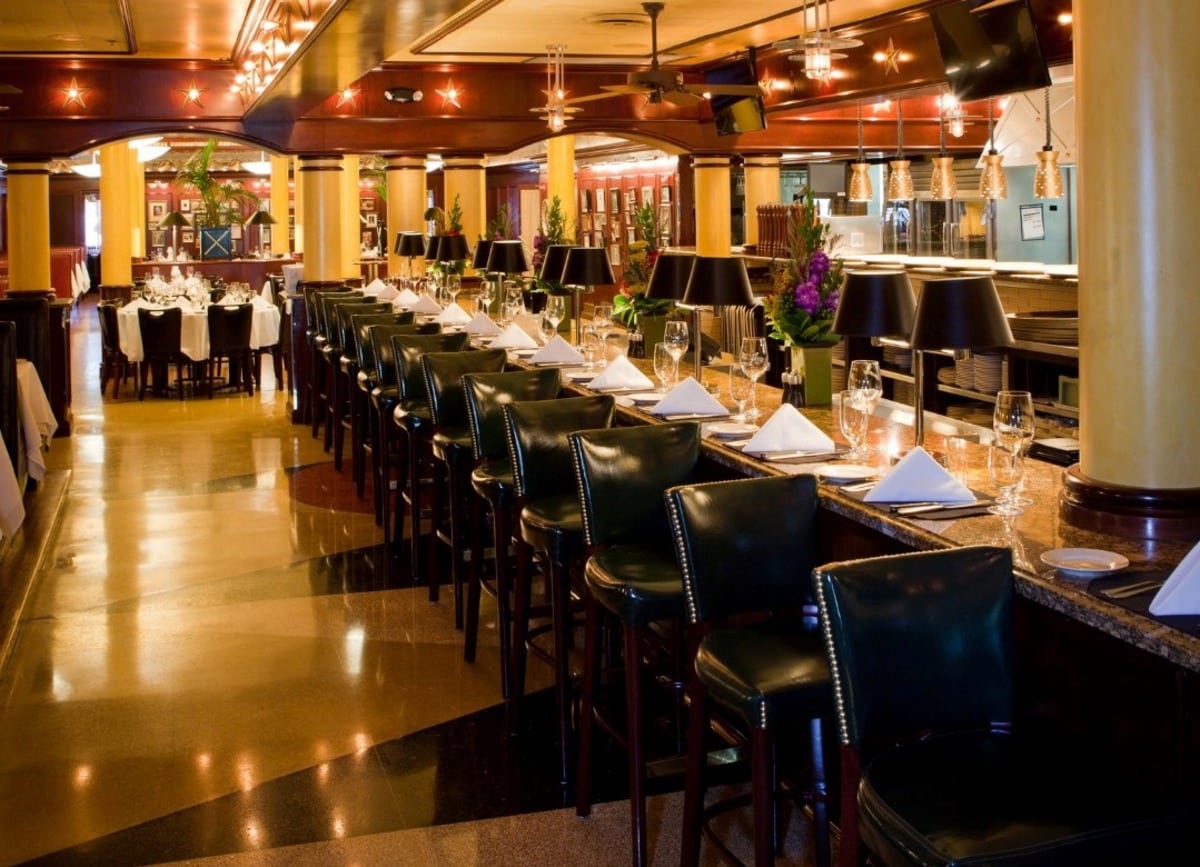 9 Sizzling Steakhouses In Houston With The Juiciest Steaks!