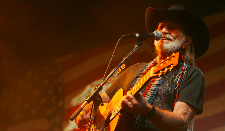 Willie Nelson To Be Inducted In Rock & Roll Hall Of Fame