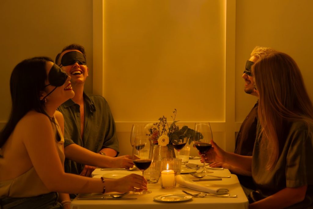 Friends enjouing the Dining in the Dark experience.
