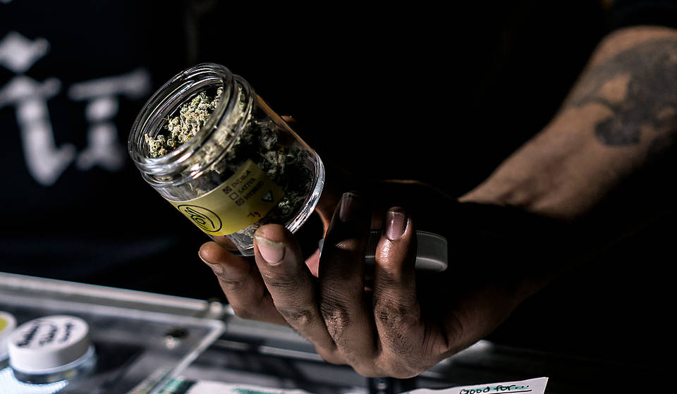 Abbott veta en el último minuto el proyecto de ley SB 3 que prohíbe los productos con THC en Texas