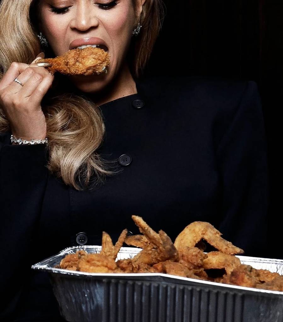 Image shows Beyoncé eating chicken from Frenchy's Chicken in Houston
