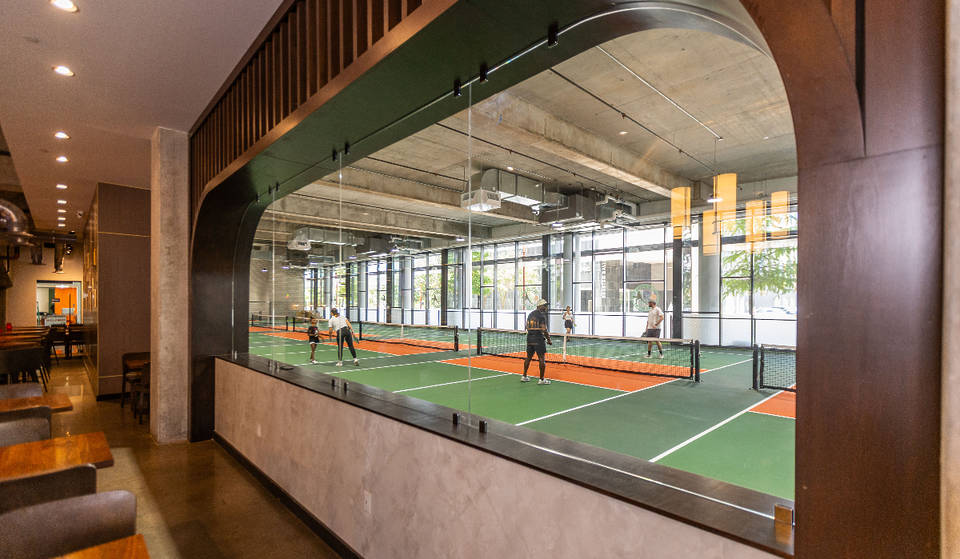 El mercado del centro de Houston inaugura el primer campo de pickleball cubierto de la ciudad