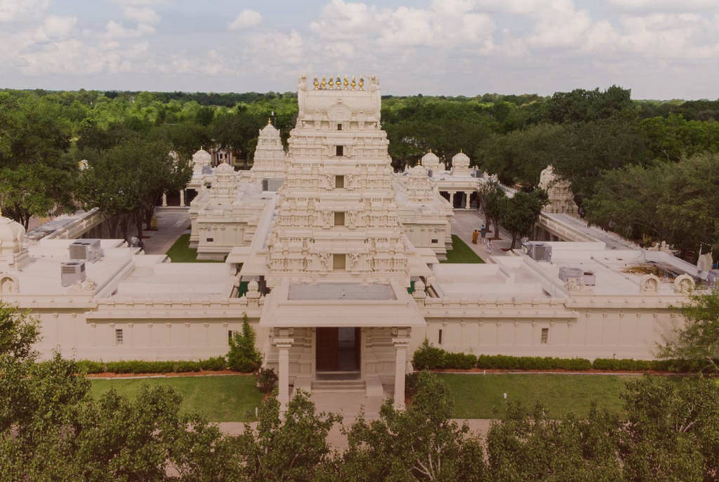 Image shows the Sri Meenakshi Devasthanam, a Hindu temple in Pearland, Texas