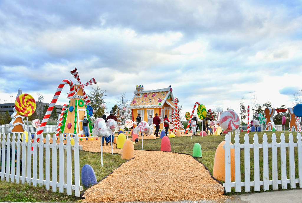 Imagen de la Aldea Gigante de Pan de Jengibre en el City Place de Houston.
