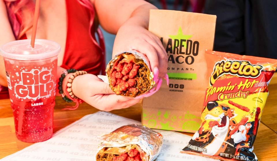 Laredo Taco <sup>Company®</sup> de 7-Eleven, Inc. pone la carne en el asador con el nuevo menú <sup>Cheetos®</sup> Flamin’ <sup>Hot</sup>