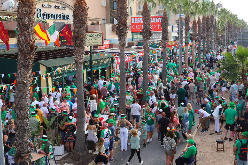 Image shows a St. Patrick's Day event in a Spanish city.